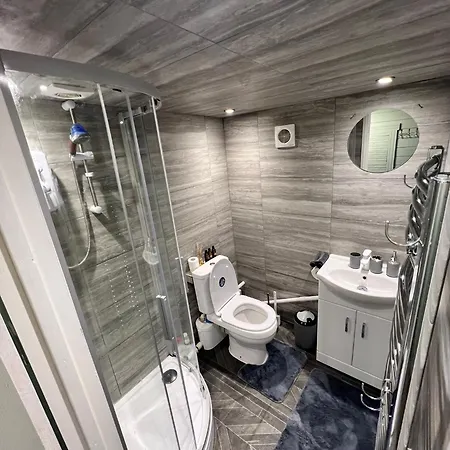 Cozy Cabin Independent Ensuite Guildford Exterior photo