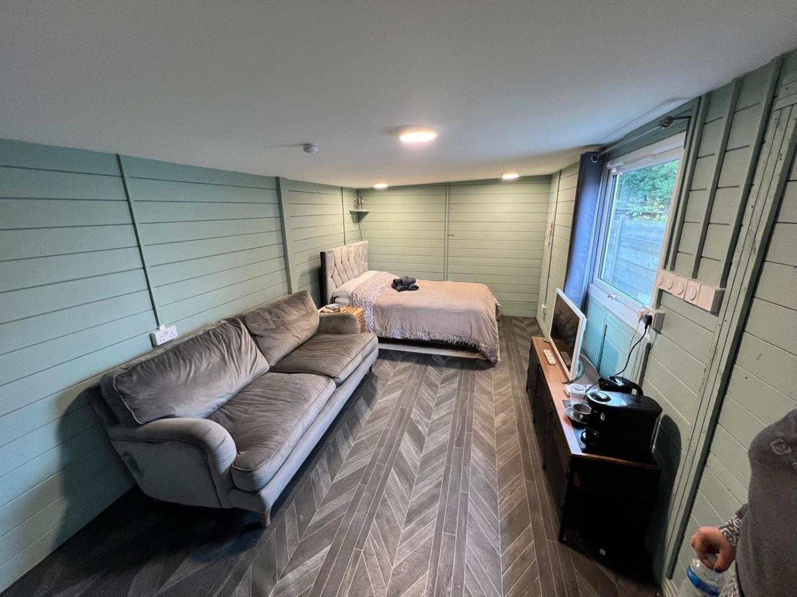 Cozy Independent Ensuite Homestay Guildford
